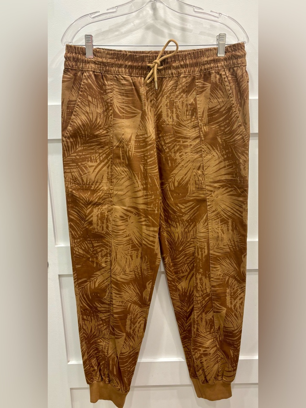 Garnet Hill Women’s Brown & Tan Tropical Leaves Joggers
